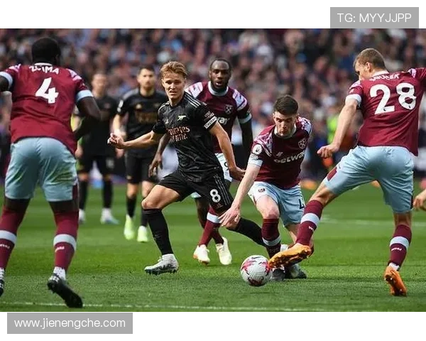 赖斯防守角色与全能中场定位的差距解析